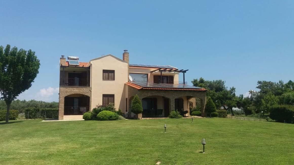 M Varkes Villa Nea Moudania Exteriér fotografie