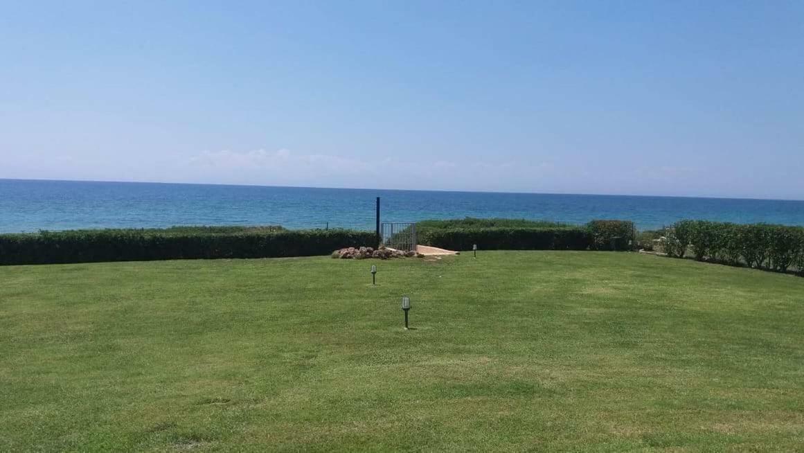 M Varkes Villa Nea Moudania Exteriér fotografie