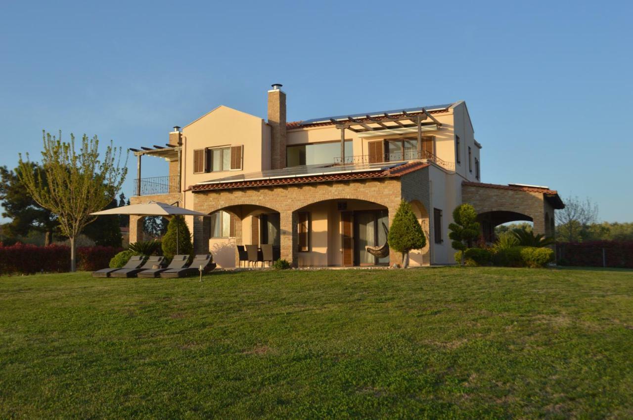M Varkes Villa Nea Moudania Exteriér fotografie