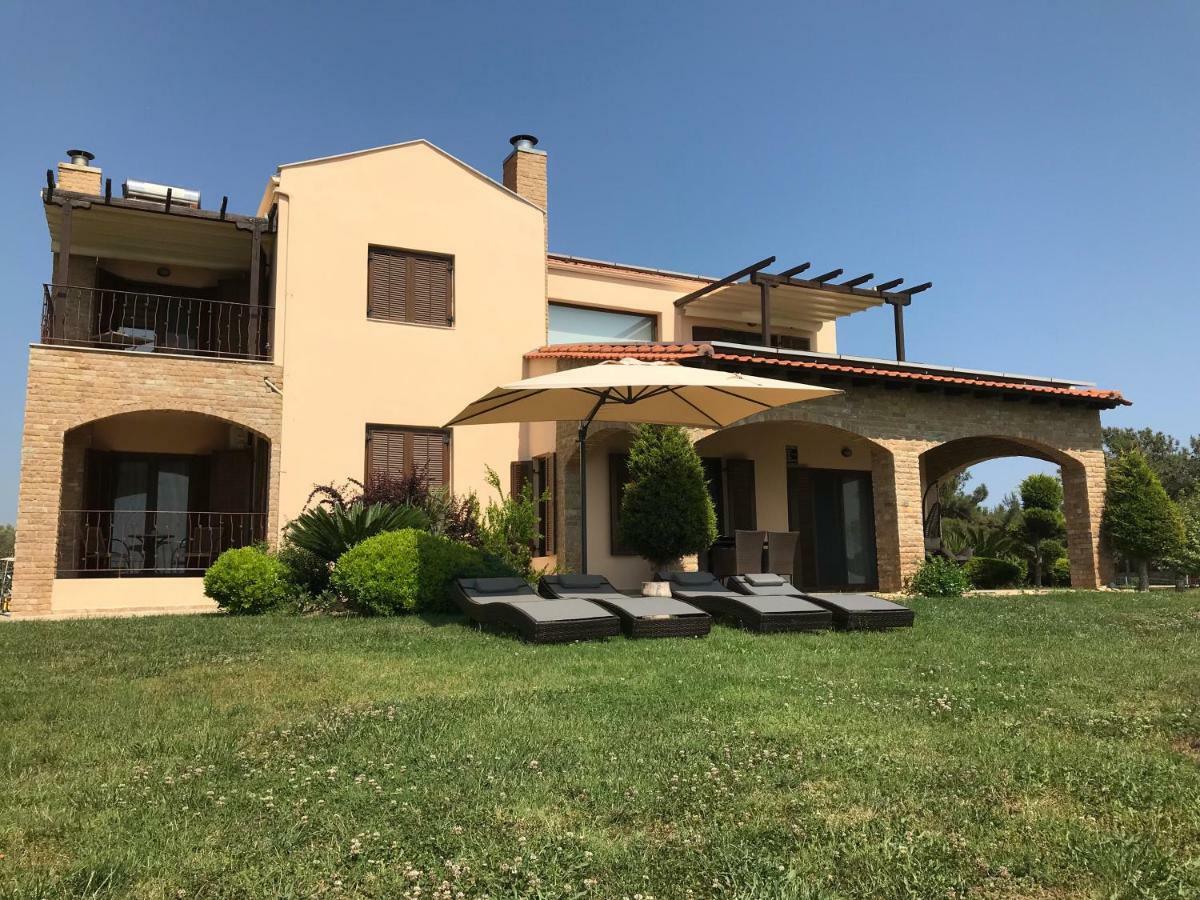 M Varkes Villa Nea Moudania Exteriér fotografie