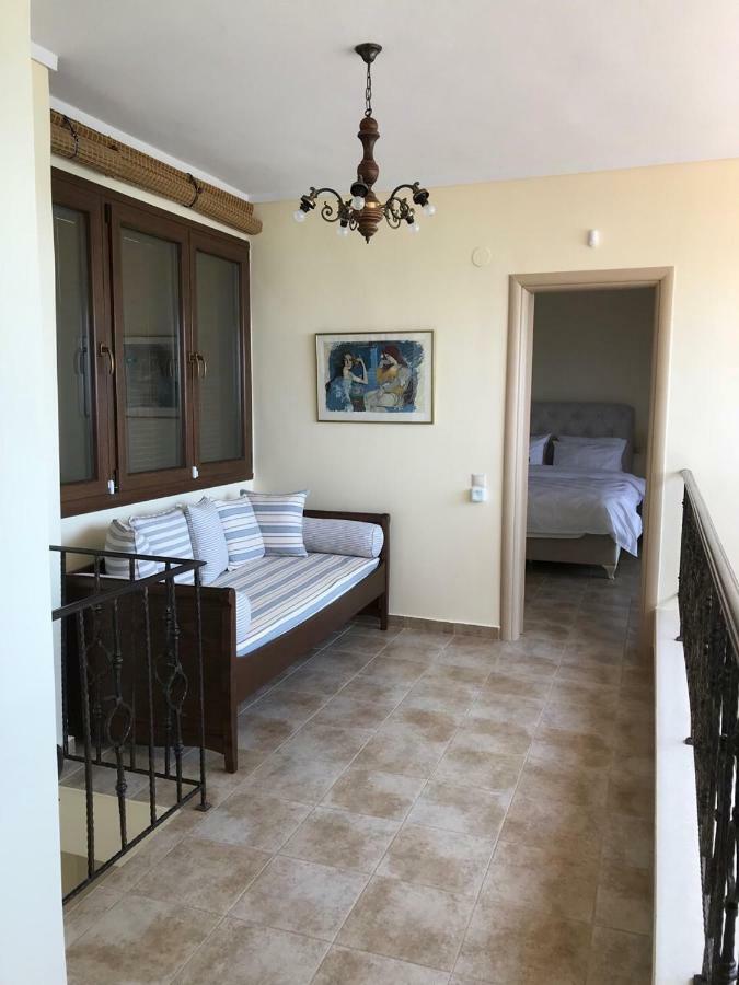 M Varkes Villa Nea Moudania Exteriér fotografie