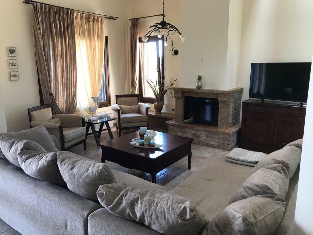 M Varkes Villa Nea Moudania Exteriér fotografie