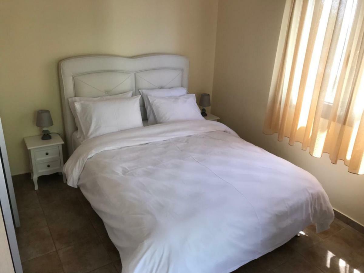 M Varkes Villa Nea Moudania Exteriér fotografie