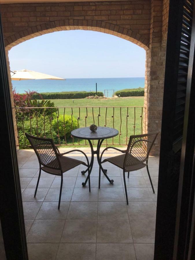 M Varkes Villa Nea Moudania Exteriér fotografie