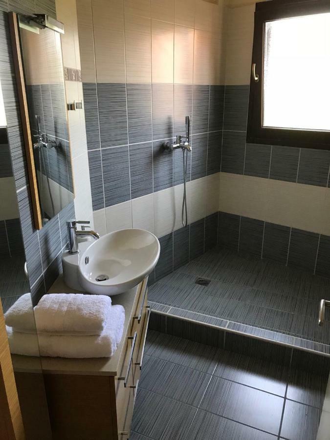 M Varkes Villa Nea Moudania Exteriér fotografie