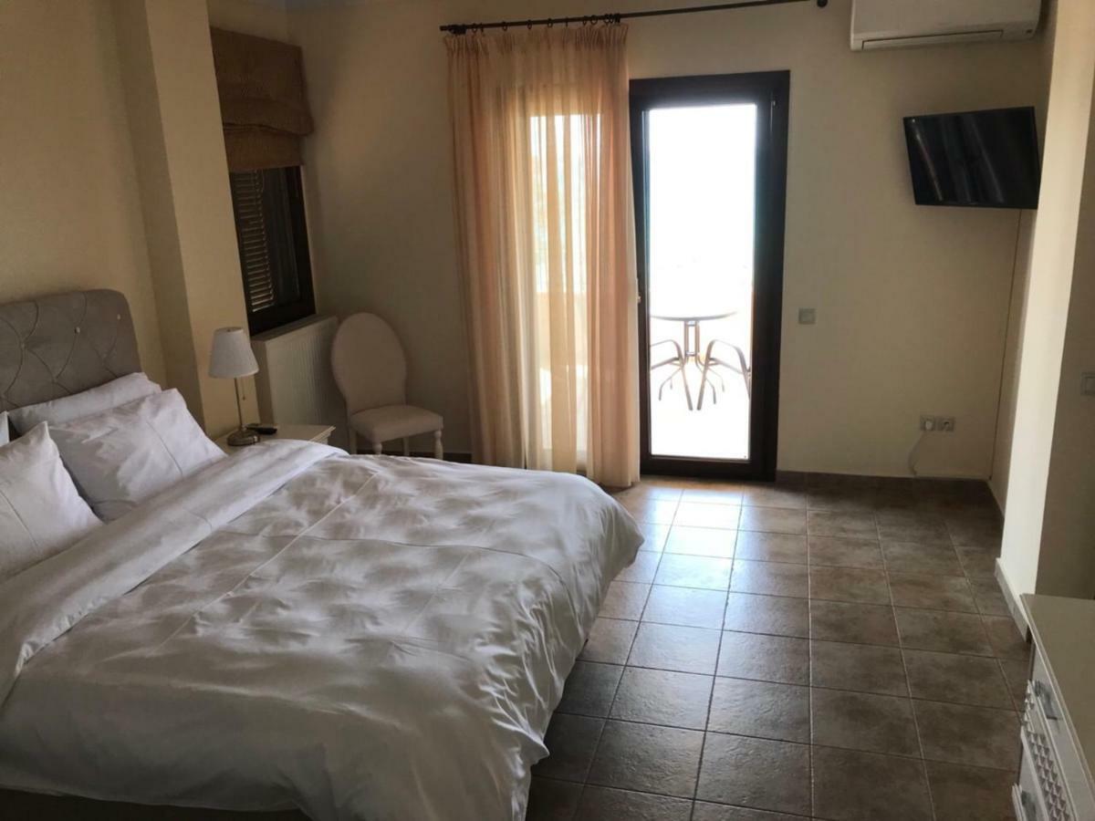 M Varkes Villa Nea Moudania Exteriér fotografie
