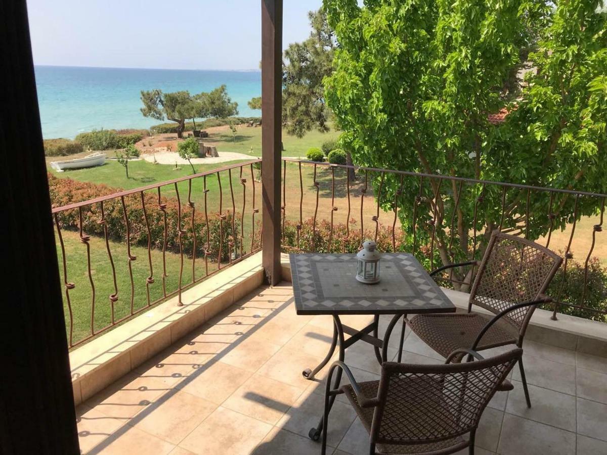 M Varkes Villa Nea Moudania Exteriér fotografie