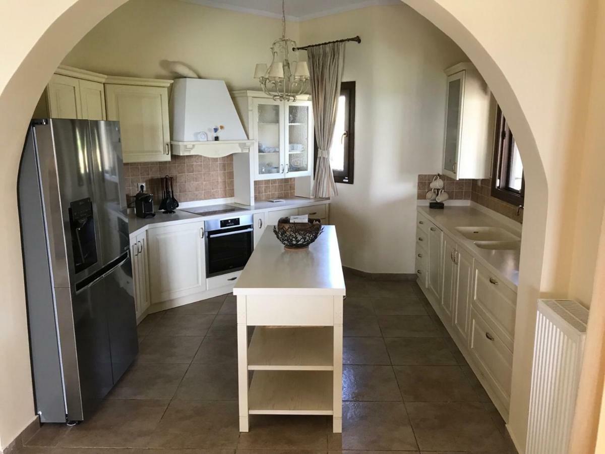 M Varkes Villa Nea Moudania Exteriér fotografie
