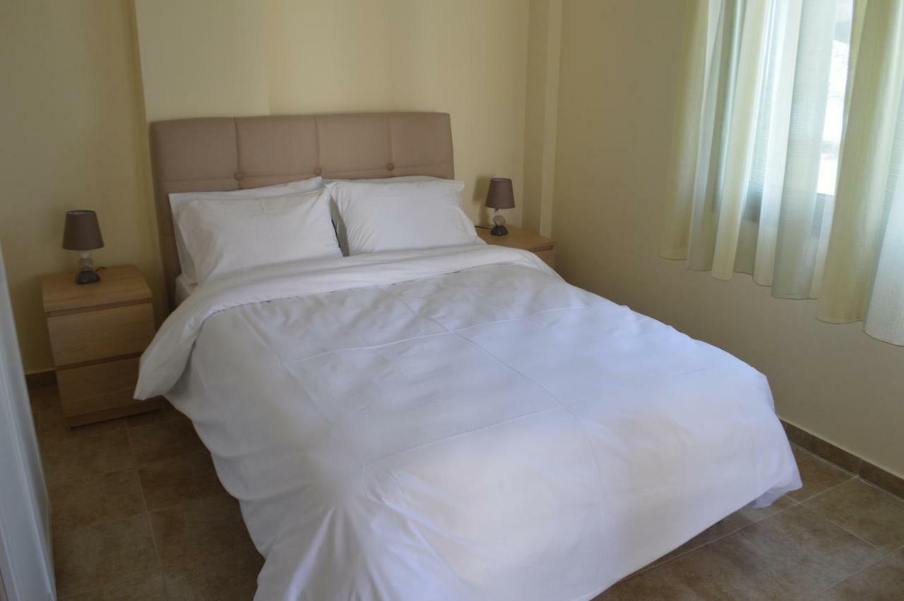 M Varkes Villa Nea Moudania Exteriér fotografie