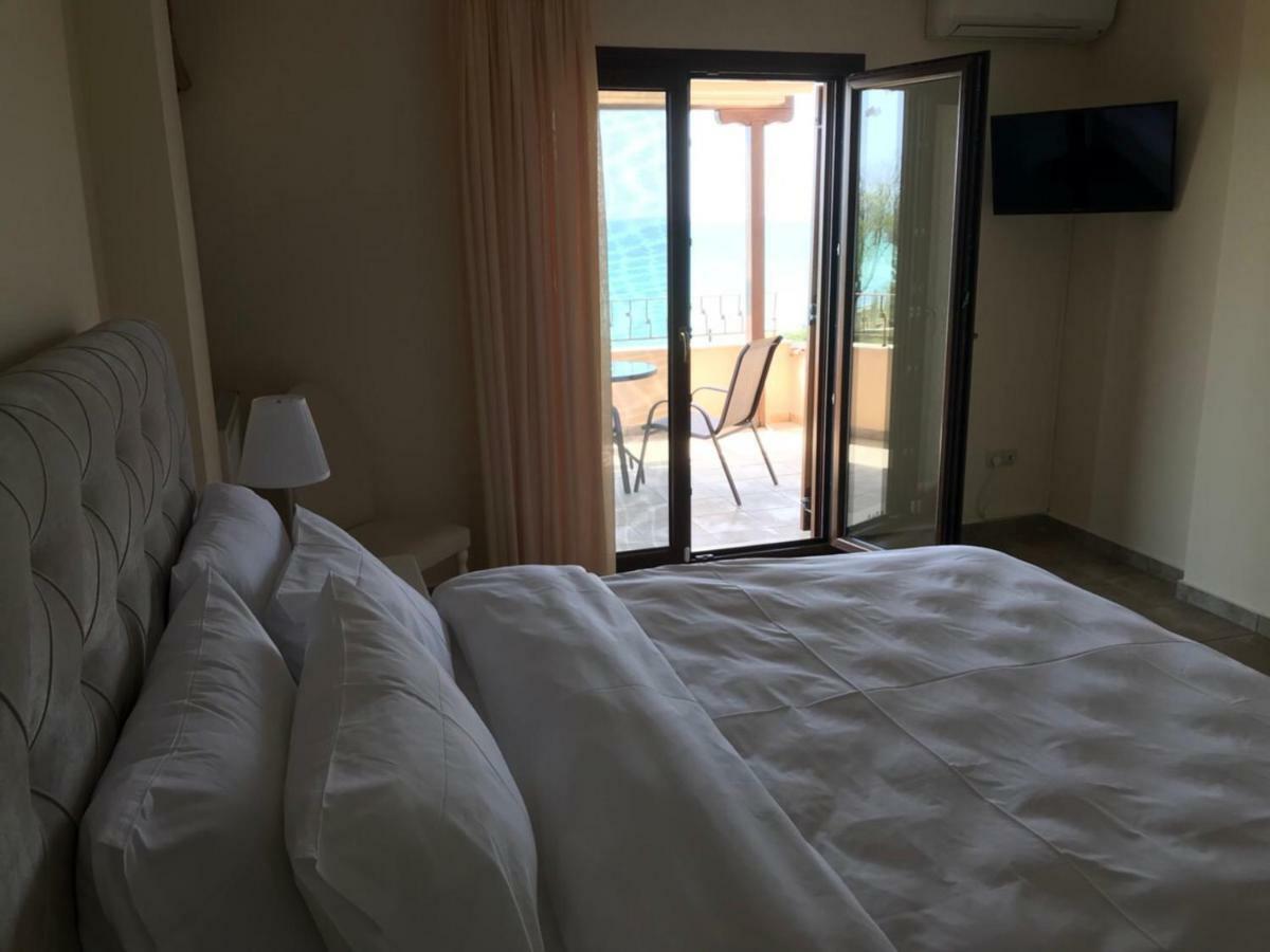 M Varkes Villa Nea Moudania Exteriér fotografie