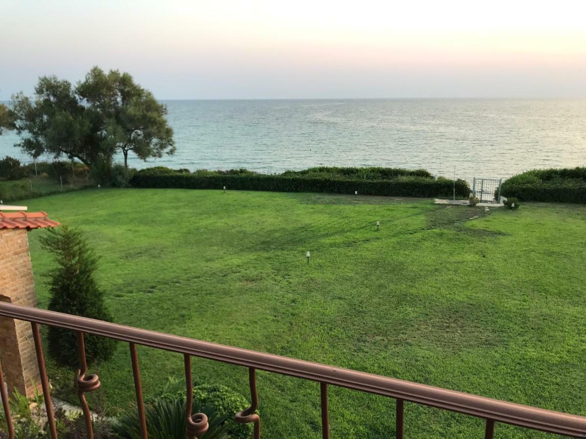 M Varkes Villa Nea Moudania Exteriér fotografie