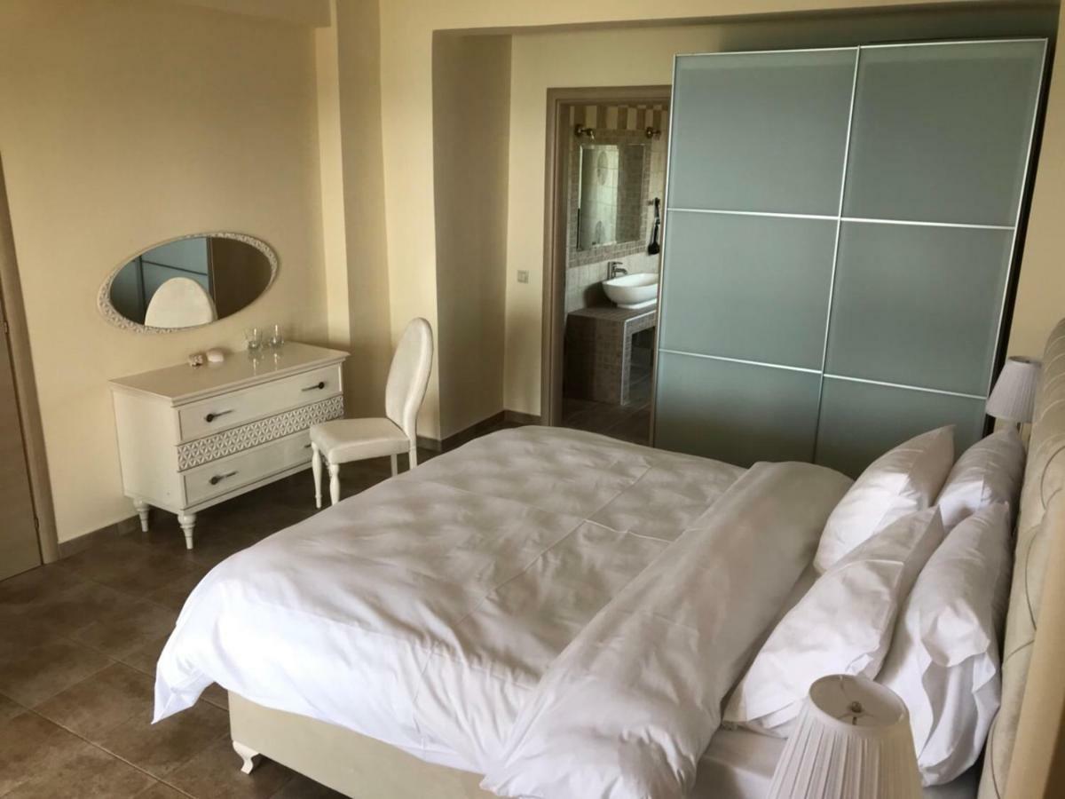 M Varkes Villa Nea Moudania Exteriér fotografie