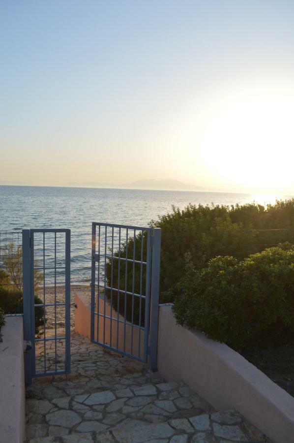 M Varkes Villa Nea Moudania Exteriér fotografie