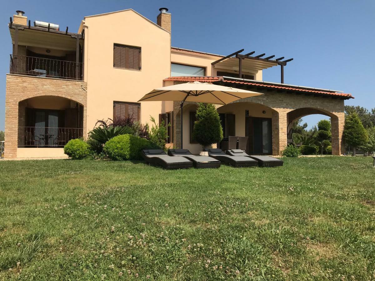 M Varkes Villa Nea Moudania Exteriér fotografie
