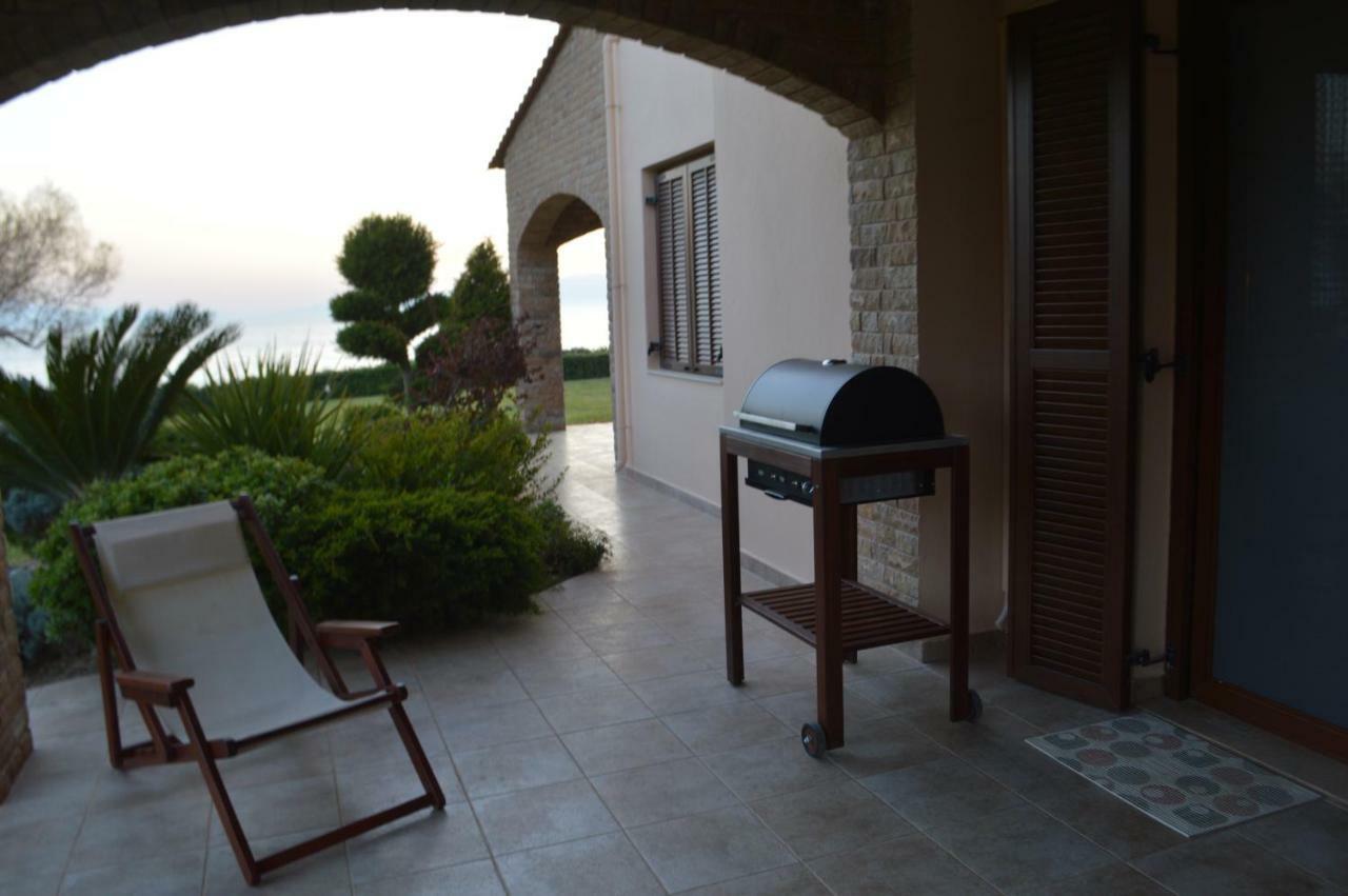 M Varkes Villa Nea Moudania Exteriér fotografie
