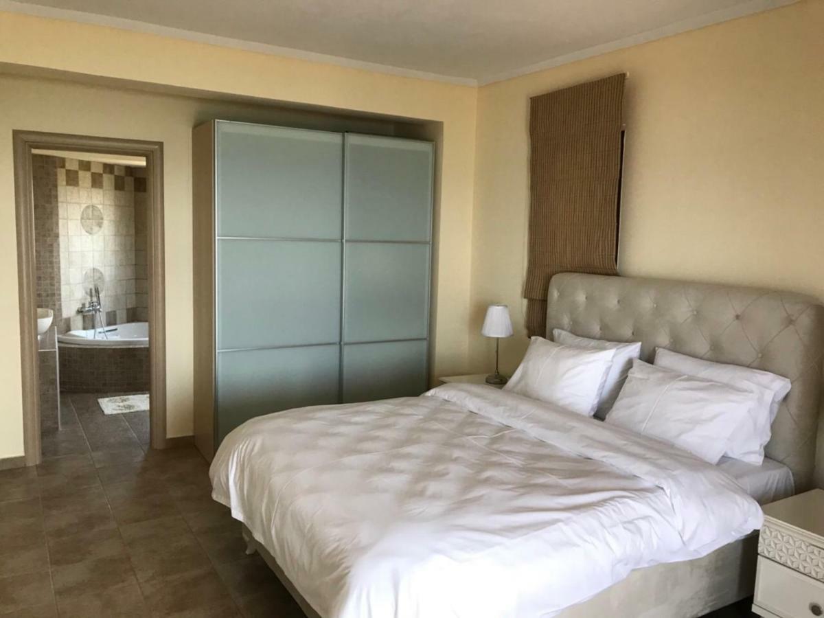 M Varkes Villa Nea Moudania Exteriér fotografie